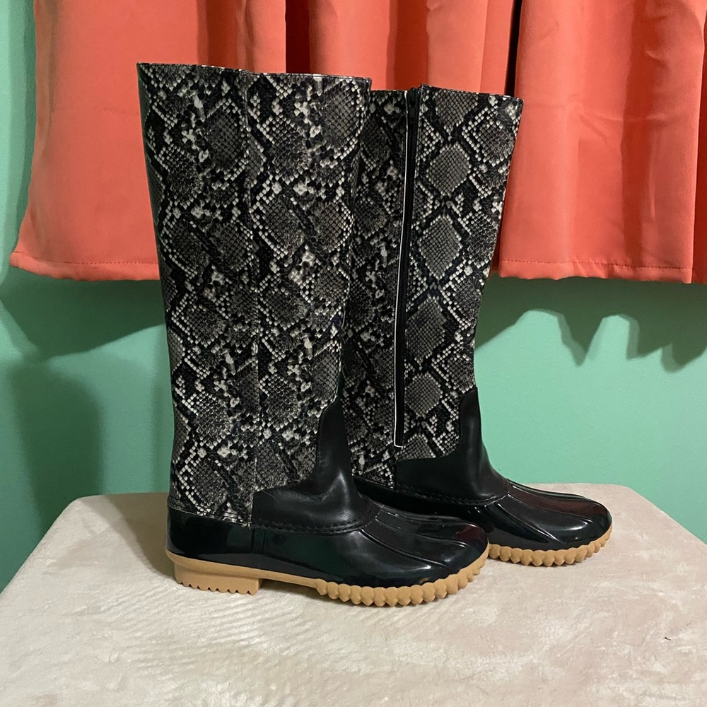 Women’s rain boots